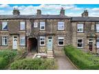 South View, Yeadon, Leeds, West. 2 bed terraced house for sale -