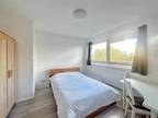 York Way Estate, London N7 3 bed flat - £3,000 pcm (£692 pw)