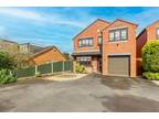 4 bedroom detached house for sale in Harland Close, Bromsgrove, B61 8QR, B61