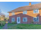 2 bedroom flat for sale in Gloucester Close, Portsmouth Road, Thames Ditton, KT7