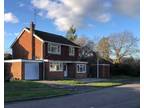 4 bed house to rent in Stonecourt Close, RH6, Horley
