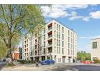 1 bedroom flat for sale in Chiswick High Road, London, W4