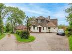 4 bedroom detached house for sale in 4 bedroom detached country residence with