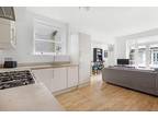 Clapham Common West Side, London, SW4 2 bed flat for sale -