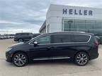 Pre-Owned 2017 Chrysler Pacifica Limited FWD 4D Passenger Van