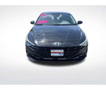 2022 Hyundai Elantra SEL is a Black 2022 Hyundai Elantra Sedan in Milwaukee WI