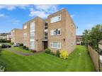 Mallard Court, Connaught Avenue. 1 bed apartment for sale -