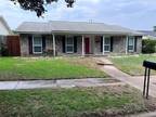 Single Family Residence, Traditional - Dallas, TX 10836 Villa Haven Dr