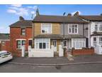 Victoria Road, Chatham, ME4 2 bed terraced house for sale -