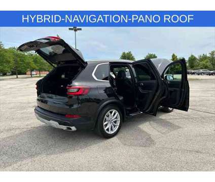 2023 BMW X5 xDrive45e is a Black 2023 BMW X5 3.0si SUV in Lincolnwood IL