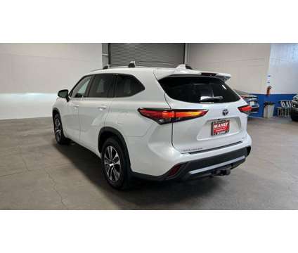 2022 Toyota Highlander Hybrid XLE is a White 2022 Toyota Highlander Hybrid in Santa Rosa CA