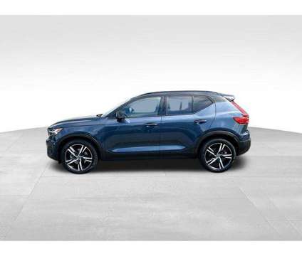 2022 Volvo XC40 T5 R-Design is a 2022 Volvo XC40 SUV in Huntington Station NY