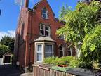 Cardigan Road, Leeds 2 bed flat to rent - £950 pcm (£219 pw)