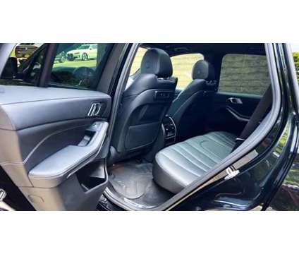 2021 BMW X5 xDrive40i is a Black 2021 BMW X5 4.6is SUV in Bay Shore NY