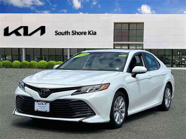 2020 Toyota Camry LE 26128 miles