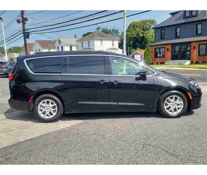 2022 Chrysler Pacifica Touring L is a Black 2022 Chrysler Pacifica Touring Van in Annapolis MD