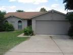 Single Family Residence, Traditional - Arlington, TX 2205 Foxcroft Ln