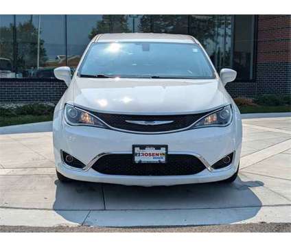 2020 Chrysler Pacifica Touring is a White 2020 Chrysler Pacifica Touring Van in Algonquin IL