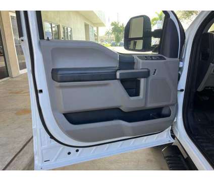 2022 Ford F-250 Super Duty XLT is a White 2022 Ford F-250 Super Duty Truck in Fort Lauderdale FL