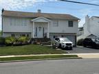 Bayview Ave, Wantagh, Home For Sale