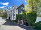 Modern luxury triple story 4 Bed, 3.5 Bath townhouse in Stamford 18B Euclid Ave