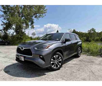 2021 Toyota Highlander Hybrid XLE is a Grey 2021 Toyota Highlander Hybrid in Barre VT