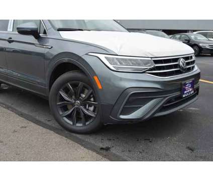 2024 Volkswagen Tiguan 2.0T SE is a Grey, Silver 2024 Volkswagen Tiguan 2.0T SUV in Highland Park IL