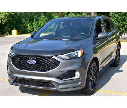 2021 Ford Edge SEL is a Grey 2021 Ford Edge SEL SUV in Lawrence KS