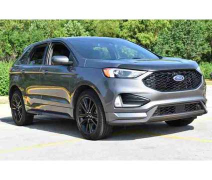 2021 Ford Edge SEL is a Grey 2021 Ford Edge SEL SUV in Lawrence KS