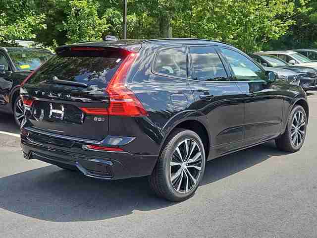 2024 Volvo XC60 Plus Dark Theme