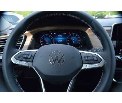 2024 Volkswagen Atlas 2.0T SE w/Technology is a White 2024 Volkswagen Atlas 2.0T SE SUV in Highland Park IL