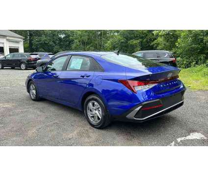 2024 Hyundai Elantra SE is a Blue 2024 Hyundai Elantra SE Sedan in Danbury CT