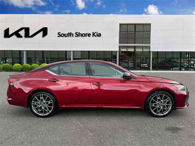 2023 Nissan Altima 2.0 SR 6169 miles