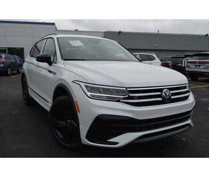 2024 Volkswagen Tiguan 2.0T SE R-Line Black is a White 2024 Volkswagen Tiguan 2.0T SUV in Highland Park IL