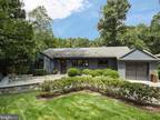 3033 N Oakland St, Arlington, VA 22207