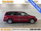 2015 Chrysler town & country Red, 144K miles