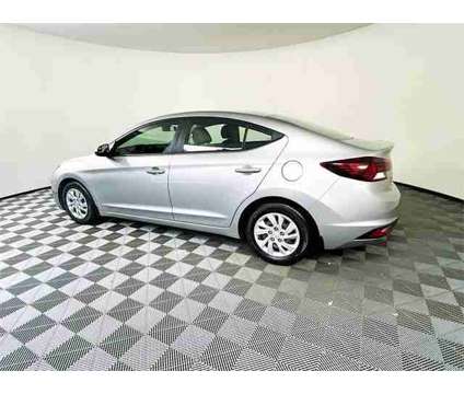 2020 Hyundai Elantra SE is a Silver 2020 Hyundai Elantra SE Sedan in Raynham MA