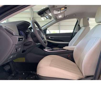 2022 Hyundai Sonata SEL is a Black 2022 Hyundai Sonata Sedan in New Port Richey FL