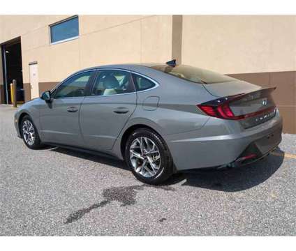 2022 Hyundai Sonata SEL is a Grey 2022 Hyundai Sonata Sedan in Ocala FL