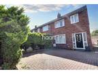 3 bedroom semi-detached house for rent in Barnsbury Avenue, Aylesbury, HP20