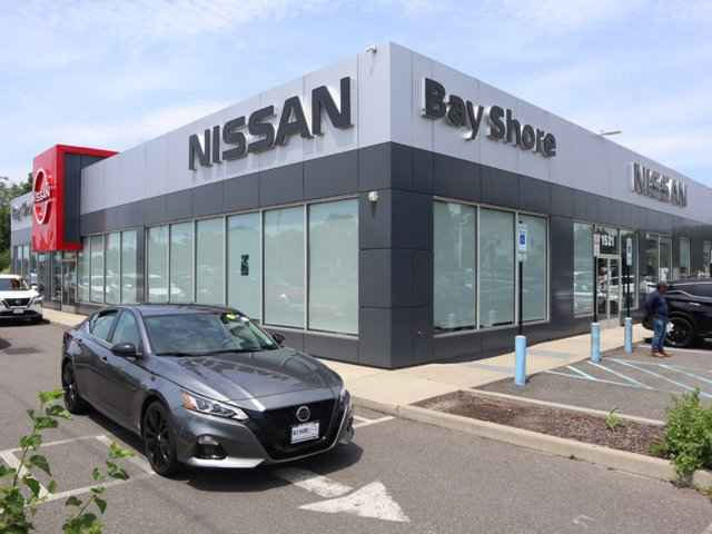 2022 Nissan Altima 2.5 SR 23888 miles