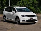 2017 Chrysler Pacifica White, 103K miles