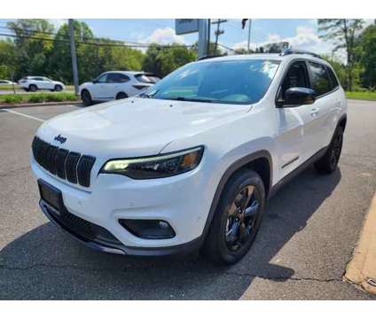 2023 Jeep Cherokee Altitude Lux 4x4 is a White 2023 Jeep Cherokee Altitude SUV in Freehold NJ