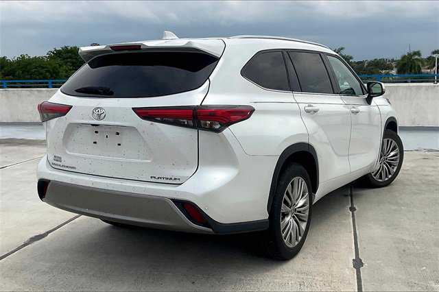 2022 Toyota Highlander Platinum