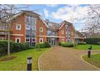 Flat for sale in Station Road, Beaconsfield HP9