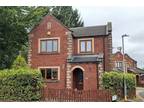 3 bedroom detached house for sale in Taylor Hall Lane, Mirfield, WF14