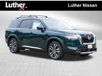 2024 Nissan Pathfinder Black|Green