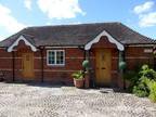 Hadlow Stair, Tonbridge, TN10 2 bed detached house to rent - £1,500 pcm (£346