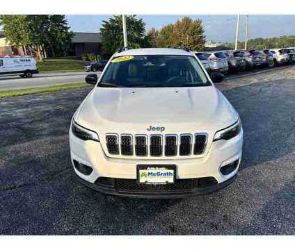 2022 Jeep Cherokee Latitude Lux FWD is a White 2022 Jeep Cherokee Latitude SUV in Dubuque IA