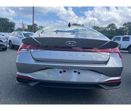 2021 Hyundai Elantra SEL is a 2021 Hyundai Elantra SE Sedan in Shrewsbury NJ